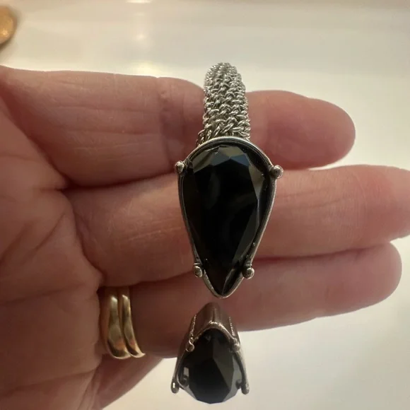 Vintage Silver Tone Woven Mesh Bypass Cuff Bracelet | Black Teardrop Stones - Picture 5 of 8